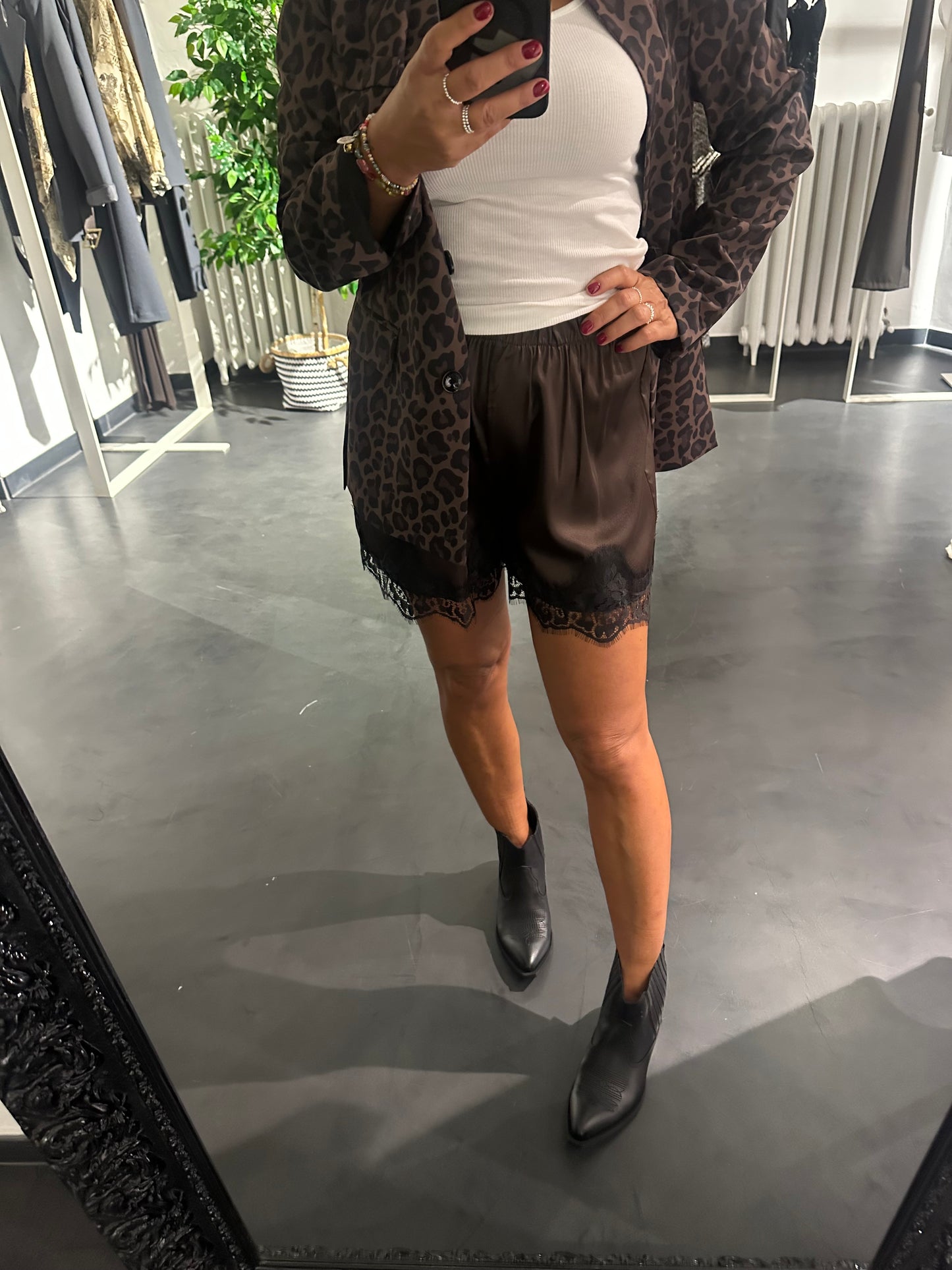 Short bordo in pizzo