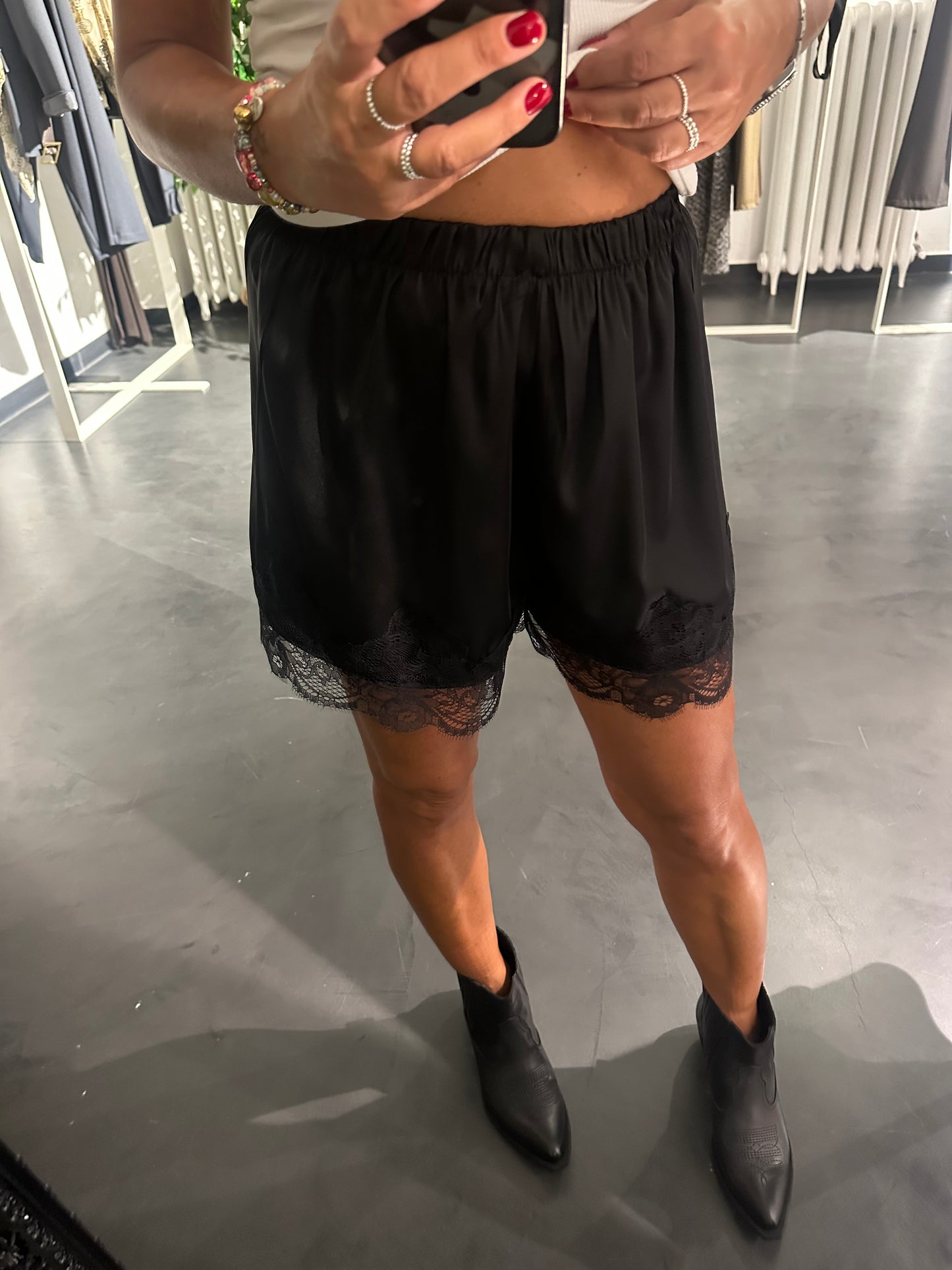 Short bordo in pizzo