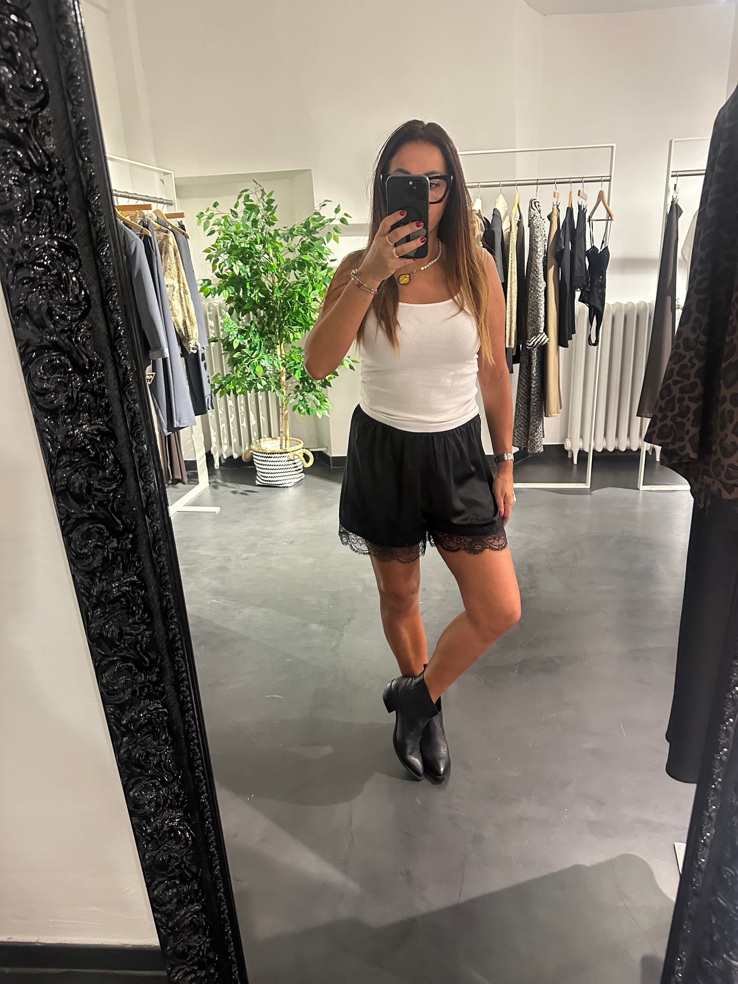 Short bordo in pizzo