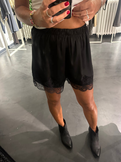 Short bordo in pizzo