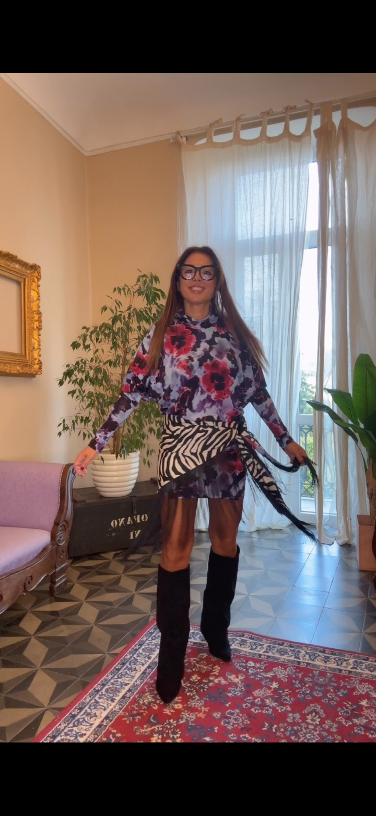 Abito corto floreale Tensione In con elastico in vita – Lilla e fucsia