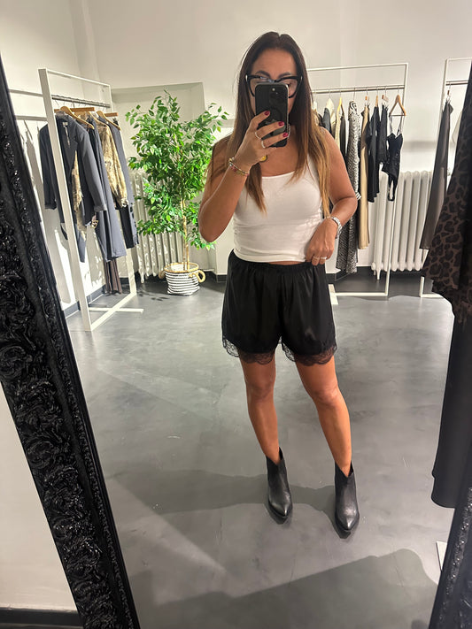 Short bordo in pizzo
