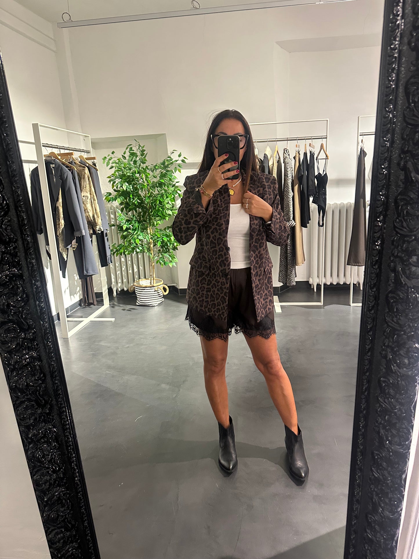 Short  bordo in pizzo