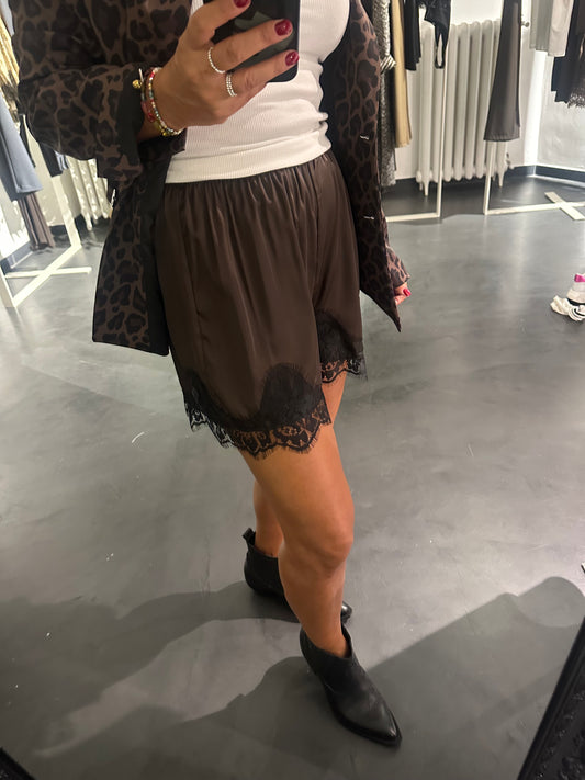 Short  bordo in pizzo
