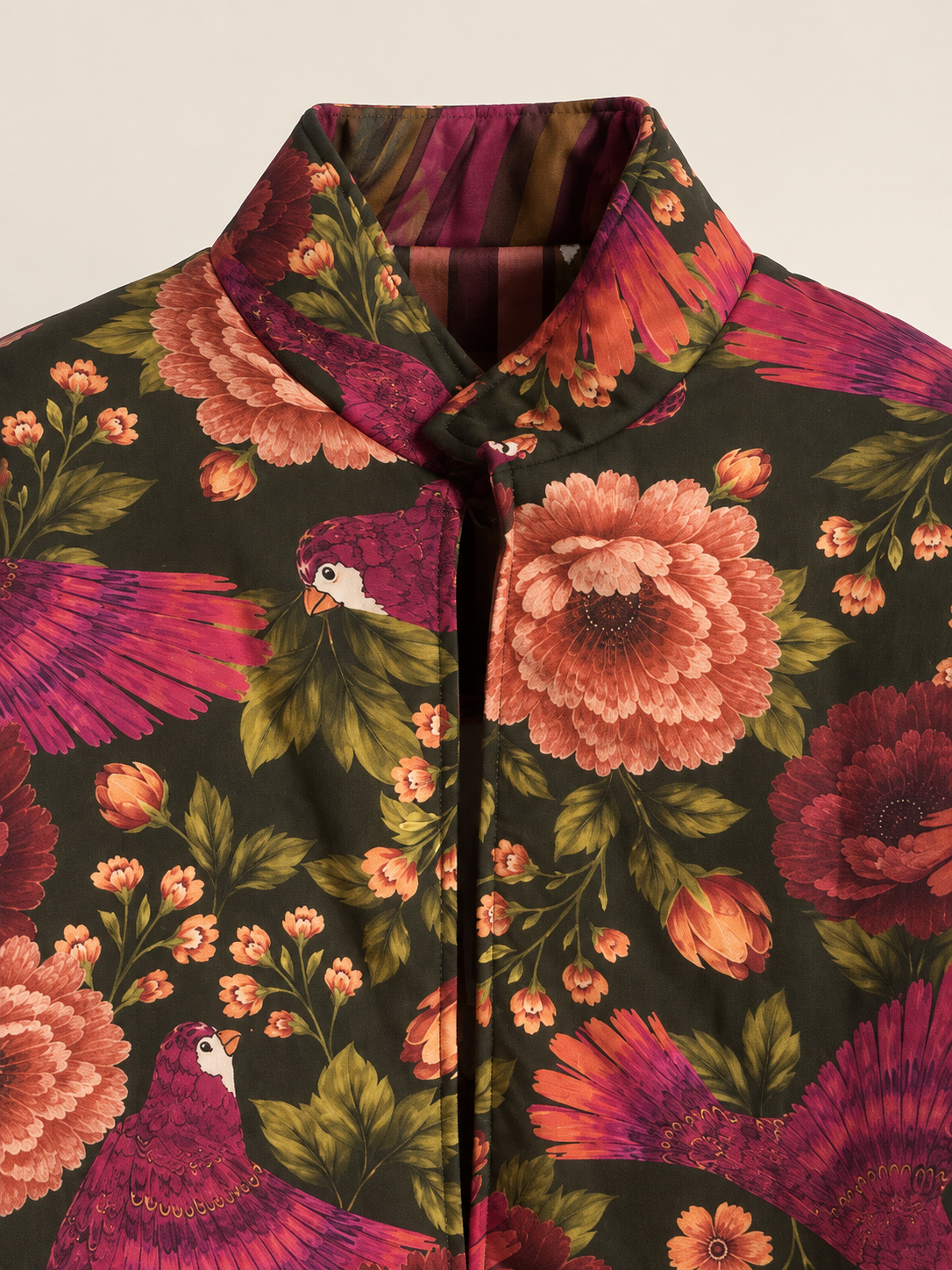 Bomber Nomad fantasia pappagalli – olio, cipria e fucsia