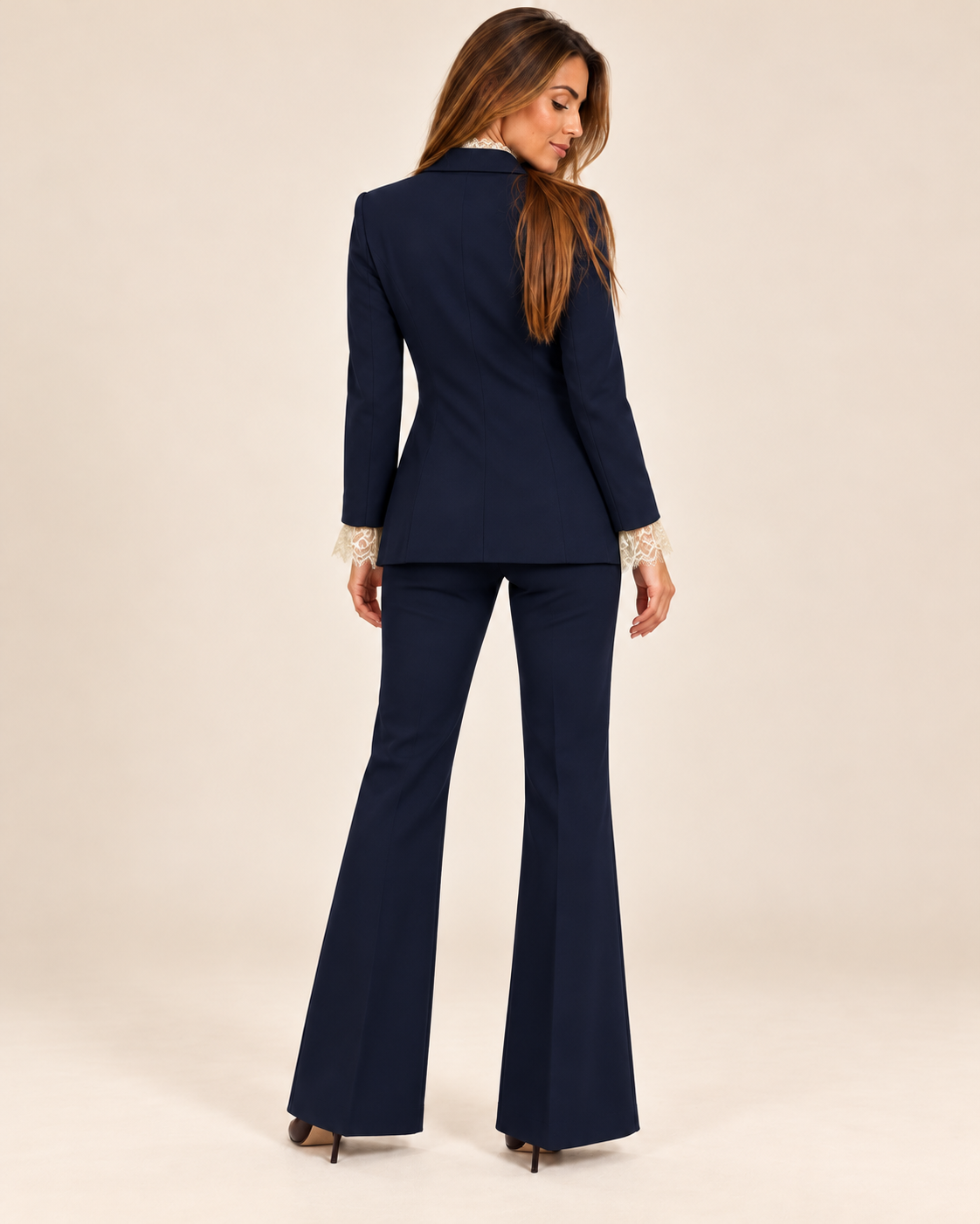 Tailleur donna Armoire con giacca doppiopetto e pantaloni flare