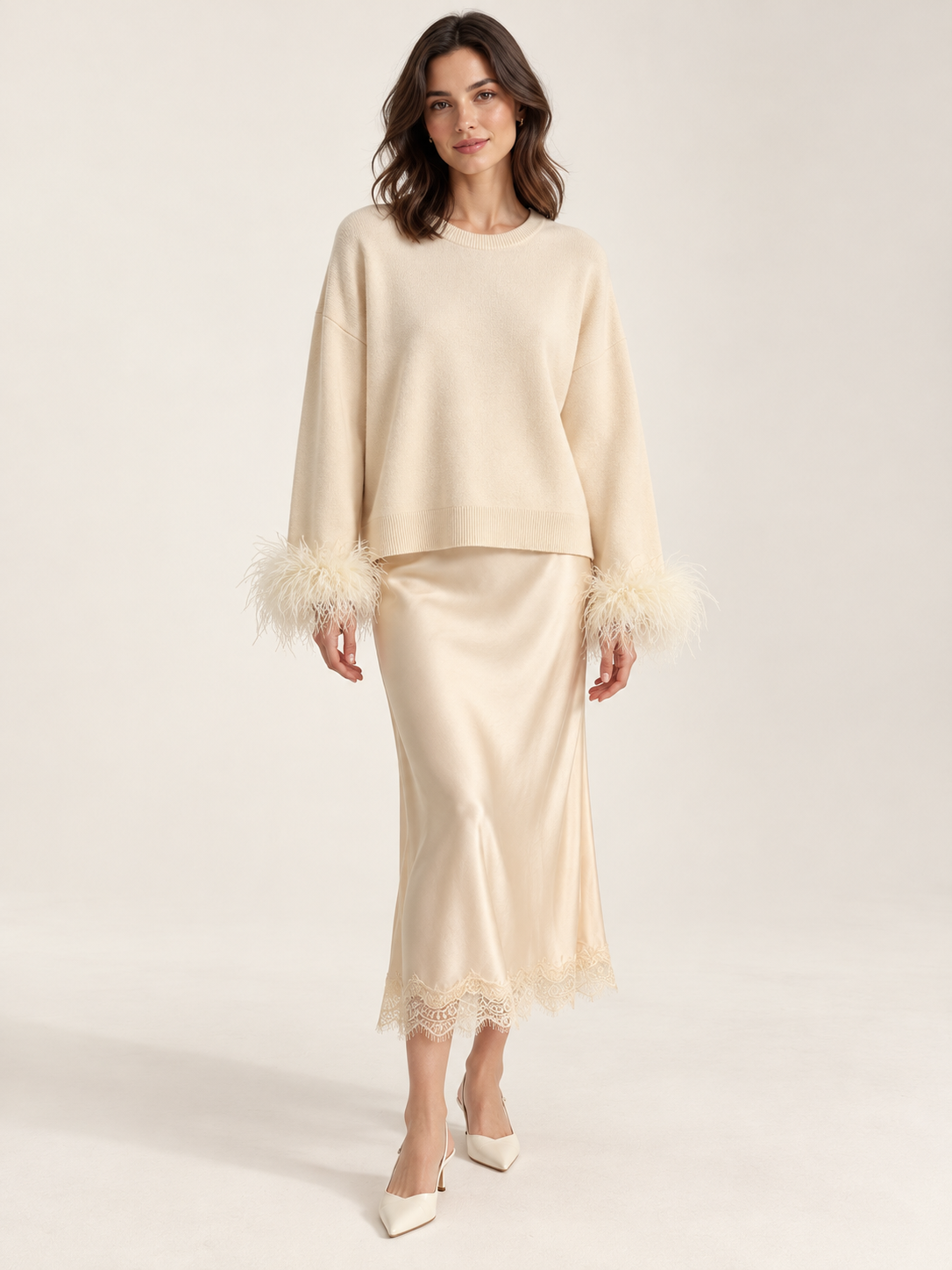 Maglia donna panna con piume ai polsi