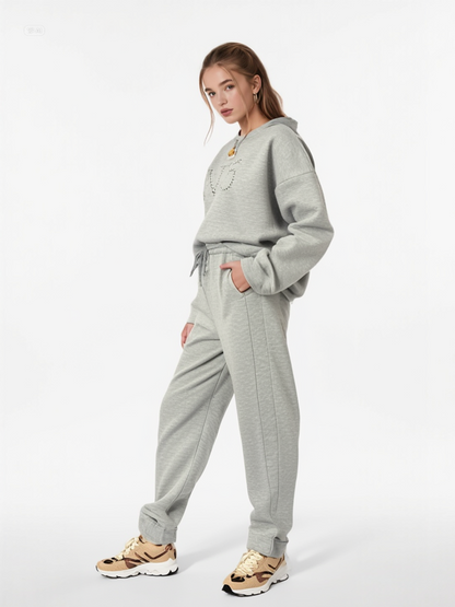 Tuta felpata con applicazioni